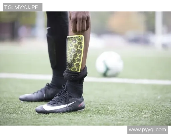 足球明星护腿板设计风格与功能解析及其在比赛中的重要性探讨